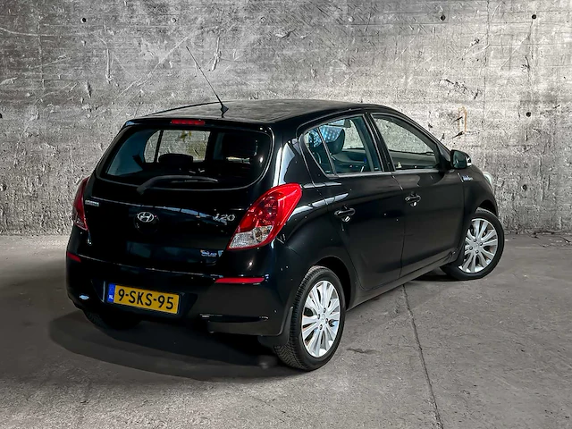 Hyundai i20 1.2i i-deal 86pk 2013 (origineel-nl), 9-sks-95 - afbeelding 3 van  43