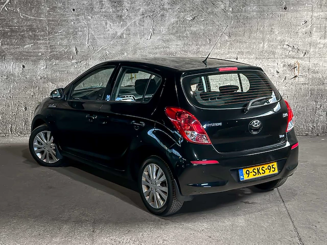 Hyundai i20 1.2i i-deal 86pk 2013 (origineel-nl), 9-sks-95 - afbeelding 7 van  43
