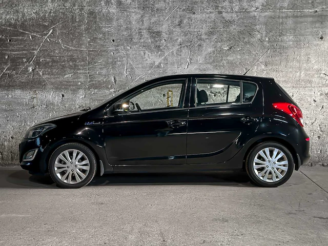 Hyundai i20 1.2i i-deal 86pk 2013 (origineel-nl), 9-sks-95 - afbeelding 8 van  43