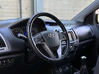 Hyundai i20 1.2i i-deal 86pk 2013 (origineel-nl), 9-sks-95 - afbeelding 9 van  43