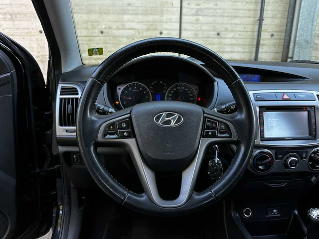 Hyundai i20 1.2i i-deal 86pk 2013 (origineel-nl), 9-sks-95 - afbeelding 10 van  43