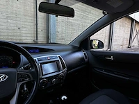 Hyundai i20 1.2i i-deal 86pk 2013 (origineel-nl), 9-sks-95 - afbeelding 30 van  43