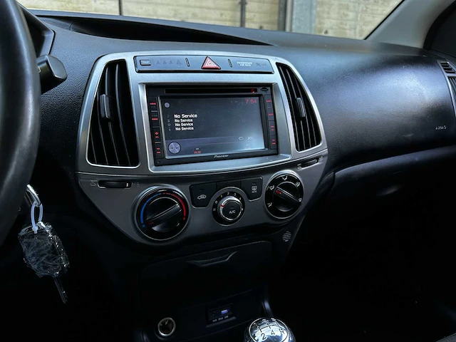 Hyundai i20 1.2i i-deal 86pk 2013 (origineel-nl), 9-sks-95 - afbeelding 16 van  43