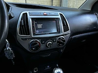 Hyundai i20 1.2i i-deal 86pk 2013 (origineel-nl), 9-sks-95 - afbeelding 16 van  43