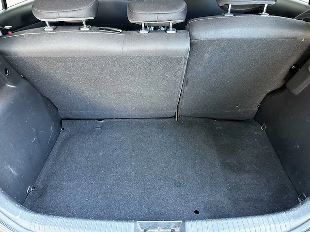 Hyundai i20 1.2i i-deal 86pk 2013 (origineel-nl), 9-sks-95 - afbeelding 19 van  43