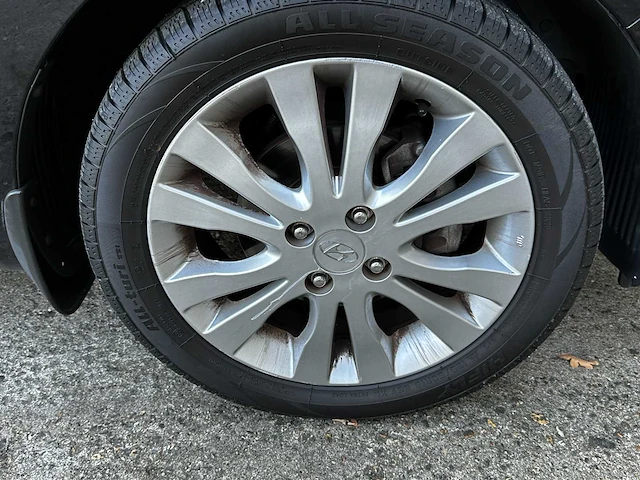 Hyundai i20 1.2i i-deal 86pk 2013 (origineel-nl), 9-sks-95 - afbeelding 41 van  43