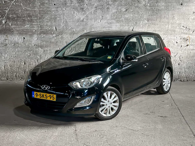 Hyundai i20 1.2i i-deal 86pk 2013 (origineel-nl), 9-sks-95 - afbeelding 22 van  43