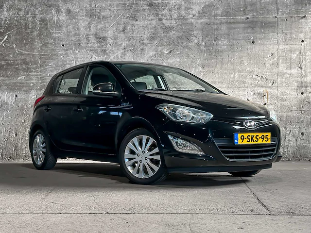 Hyundai i20 1.2i i-deal 86pk 2013 (origineel-nl), 9-sks-95 - afbeelding 27 van  43