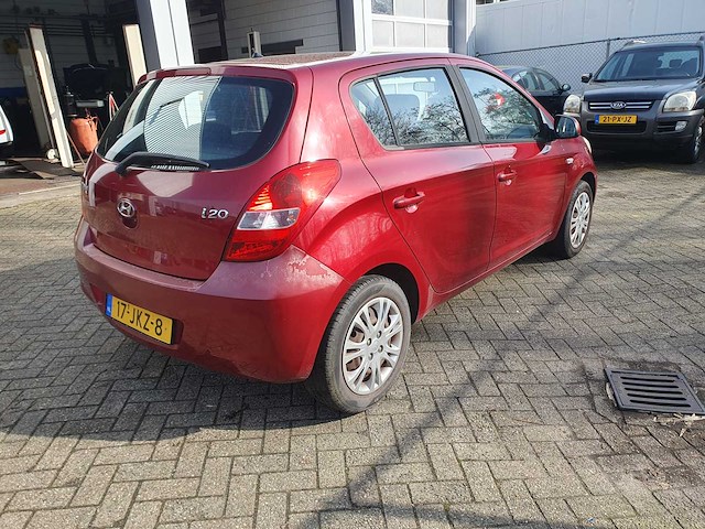 Hyundai i20 1.4i dynamicversion, 17-jkz-8 - afbeelding 2 van  9