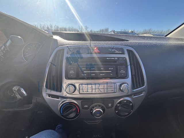 Hyundai i20 1.4i lounge, 2013 - afbeelding 7 van  31