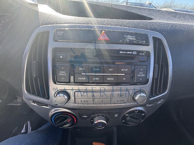 Hyundai i20 1.4i lounge, 2013 - afbeelding 8 van  31