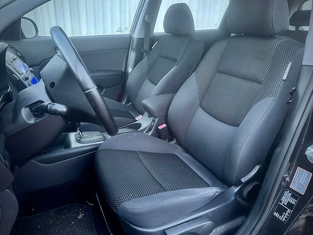 Hyundai i30 cw 1.6i active; 99-rng-4 - afbeelding 13 van  15