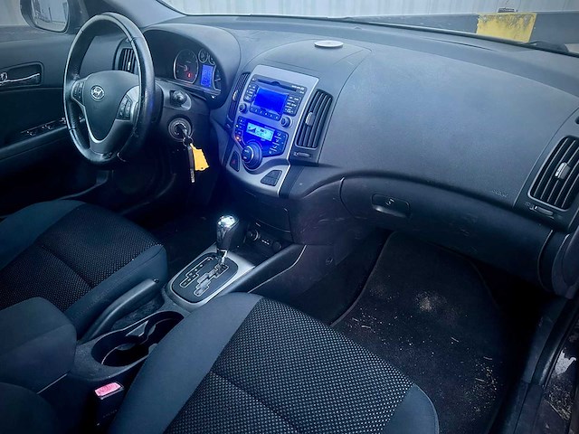Hyundai i30 cw 1.6i active; 99-rng-4 - afbeelding 11 van  15