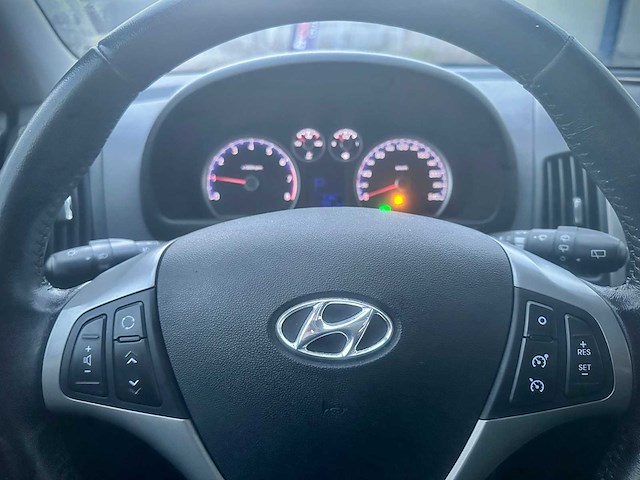 Hyundai i30 cw 1.6i active; 99-rng-4 - afbeelding 15 van  15