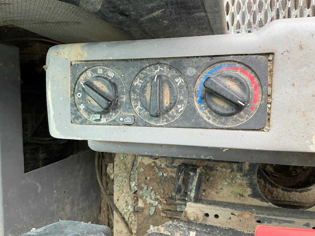 Hyundai robex 180lc-3 rupsgraafmachine - afbeelding 27 van  44