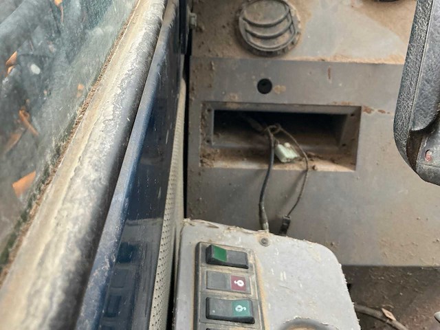 Hyundai robex 180lc-3 rupsgraafmachine - afbeelding 23 van  46