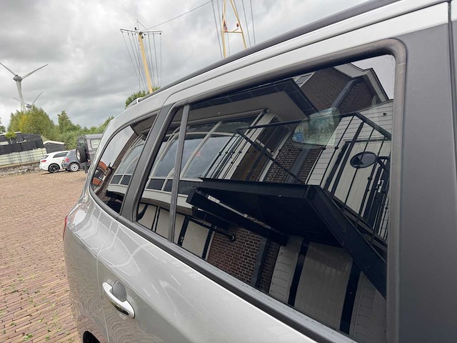 Hyundai santa fe 2.7i v6 freestyle 77-jjk-3 - afbeelding 2 van  18