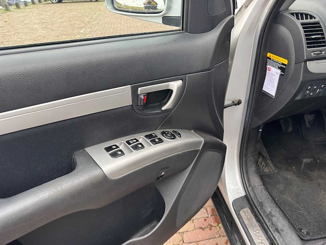 Hyundai santa fe 2.7i v6 freestyle 77-jjk-3 - afbeelding 8 van  18
