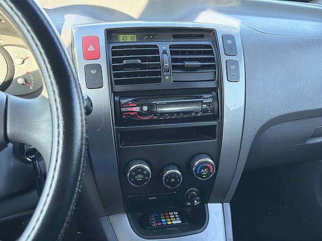 Hyundai tucson 2.0i active | 67-rh-fh i - afbeelding 15 van  26