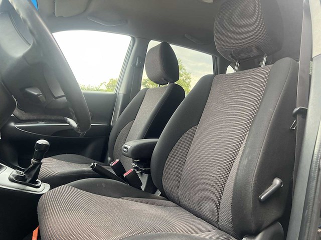 Hyundai tucson 2.0i dynamic executive | 25-gtr-1 - afbeelding 8 van  24