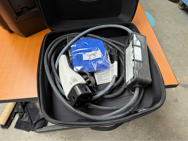 Hyundai type 2 ev laadkabel met mobiele laadunit (iccb) incl. opbergtas - afbeelding 1 van  4