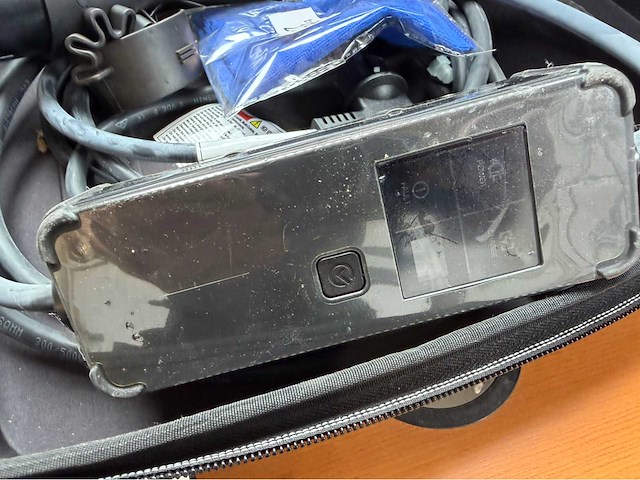 Hyundai type 2 ev laadkabel met mobiele laadunit (iccb) incl. opbergtas - afbeelding 2 van  4