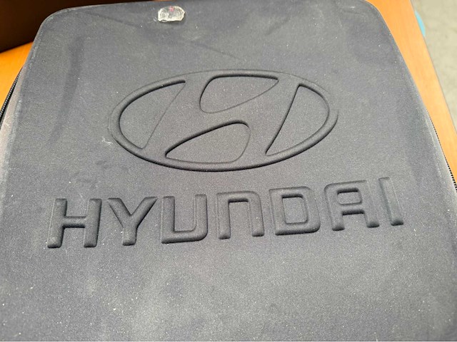 Hyundai type 2 ev laadkabel met mobiele laadunit (iccb) incl. opbergtas - afbeelding 4 van  4