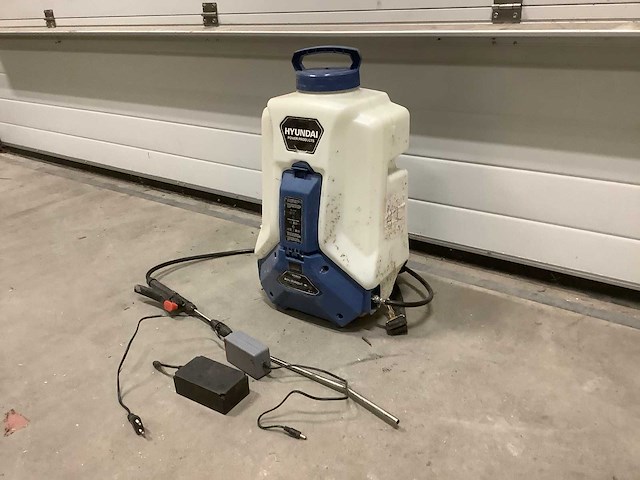 Hyundai vloeistofspuit met travo - afbeelding 1 van  7