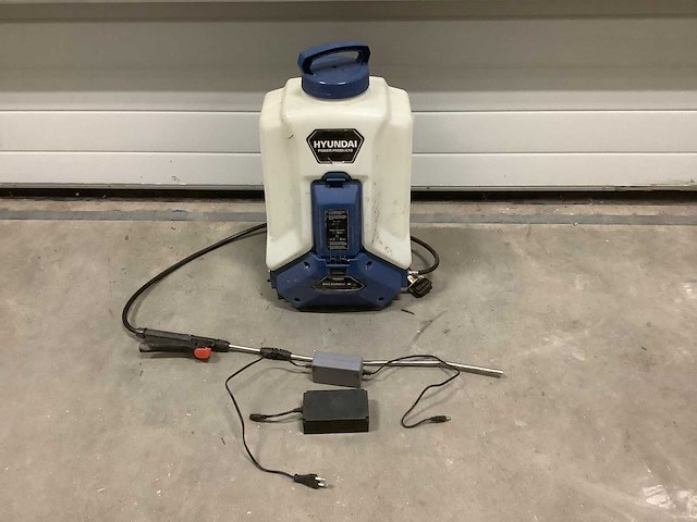 Hyundai vloeistofspuit met travo - afbeelding 2 van  7