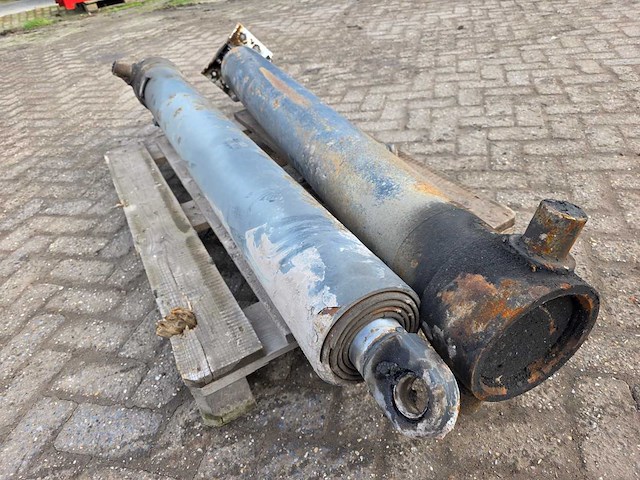 Hyva - fe 169-5-06730 - cilinder 170 bar (2x) - afbeelding 1 van  2