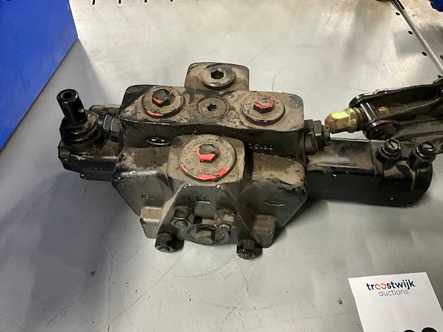 Hyva sds 180 hydraulisch richtingsventiel - afbeelding 3 van  4