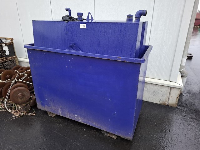 Ibc brandstoftank met lekbak - afbeelding 1 van  5