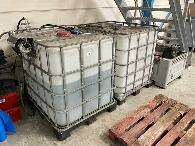Ibc container v.v. pomp met adblue - afbeelding 1 van  3