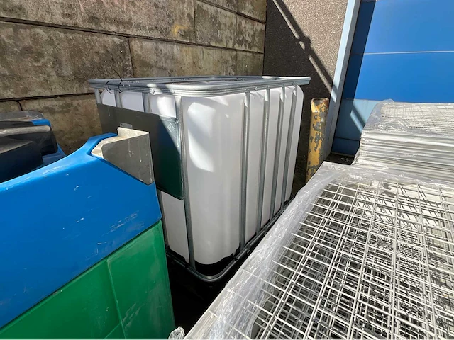 Ibc container - afbeelding 1 van  3