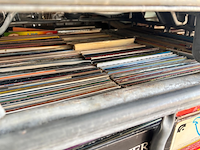 Ibc-krat met vinyl lp's / langspeelplaten á ca. 3.000 stuks, 12-inch vinyl - afbeelding 2 van  2