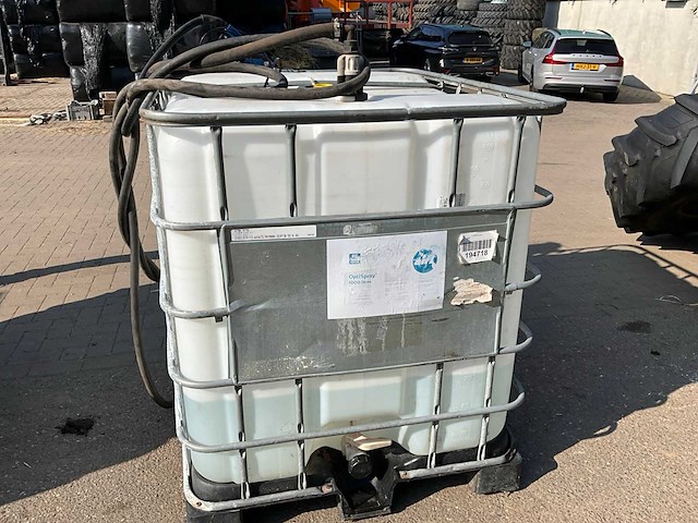 Ibc vat met pomp - afbeelding 1 van  3