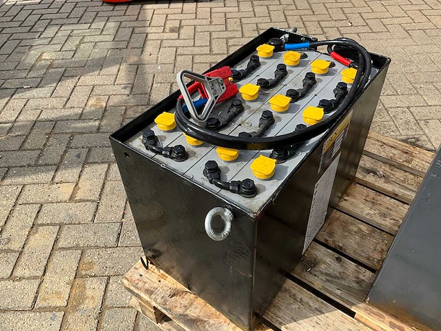 Ibcs 4 pzs320haw 24 volt tractie batterij - afbeelding 1 van  4