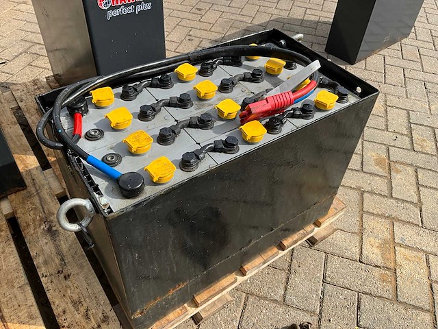 Ibcs 4 pzs320haw 24 volt tractie batterij - afbeelding 2 van  4