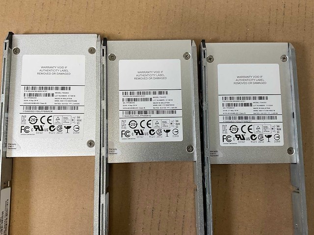 Ibm (24e) 10x 900 gb sas(st900mm0168) - 1x 900 gb sas(huc109090css600) - 6x 800 gb sas(st800fm0173) - 5x 800 gb sas(txa2d2) disk array enclosure - afbeelding 8 van  17