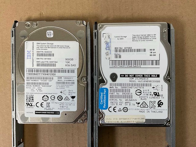 Ibm (24e) 10x 900 gb sas(st900mm0168) - 1x 900 gb sas(huc109090css600) - 6x 800 gb sas(st800fm0173) - 5x 800 gb sas(txa2d2) disk array enclosure - afbeelding 9 van  17