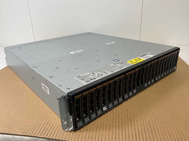 Ibm (24e) 10x 900 gb sas(st900mm0168) - 1x 900 gb sas(huc109090css600) - 6x 800 gb sas(st800fm0173) - 5x 800 gb sas(txa2d2) disk array enclosure - afbeelding 11 van  17