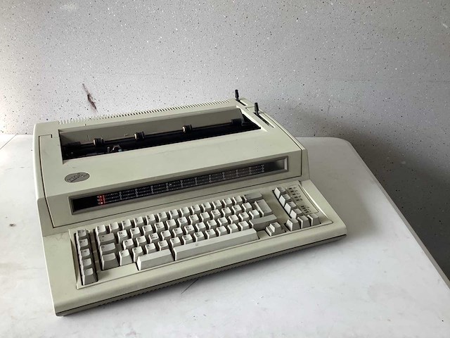 Ibm 6781 typemachine - afbeelding 1 van  3
