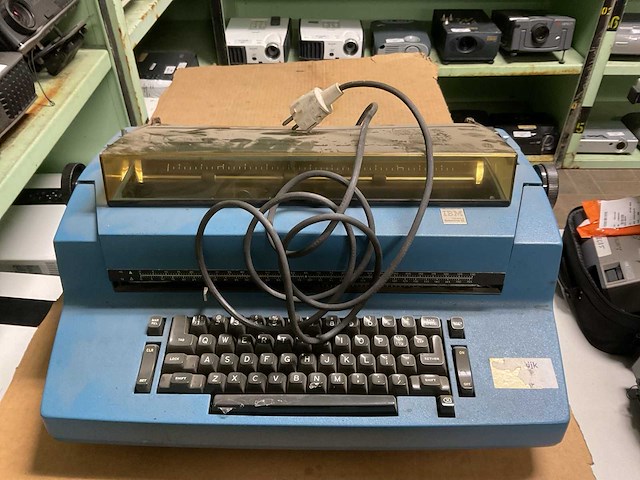 Ibm typewriter - afbeelding 2 van  2