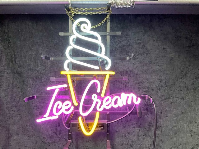 Ice cream glas neon decoratie - afbeelding 2 van  2