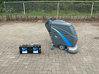 Ice i24bt schrobzuigmachine met extra set accu’s - afbeelding 1 van  12
