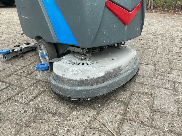 Ice i24bt schrobzuigmachine met extra set accu’s - afbeelding 7 van  12