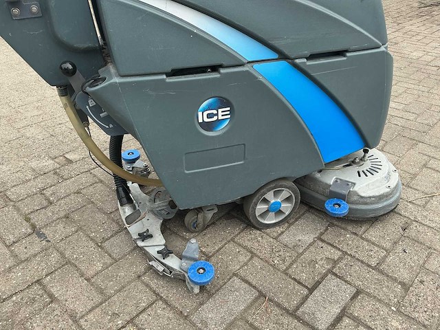 Ice i24bt schrobzuigmachine met extra set accu’s - afbeelding 9 van  12