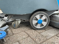 Ice i24bt schrobzuigmachine met extra set accu’s - afbeelding 10 van  12