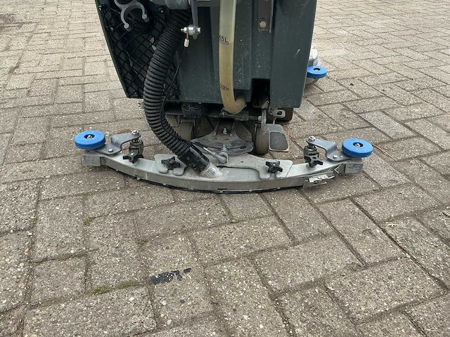 Ice i24bt schrobzuigmachine met extra set accu’s - afbeelding 11 van  12
