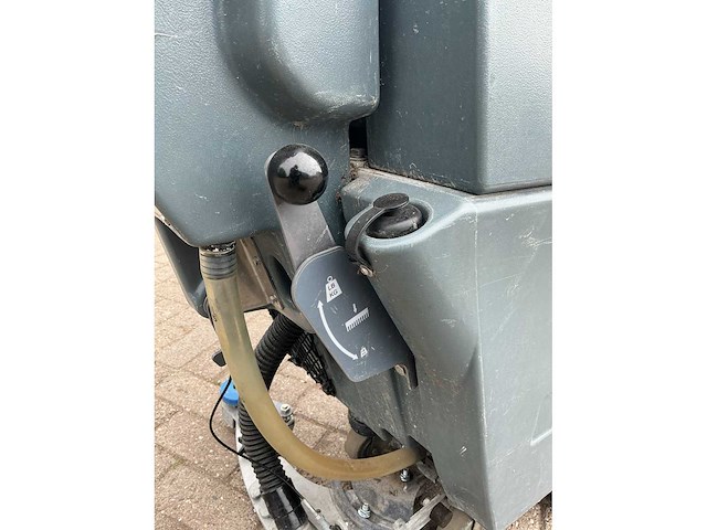 Ice i24bt schrobzuigmachine met extra set accu’s - afbeelding 12 van  12